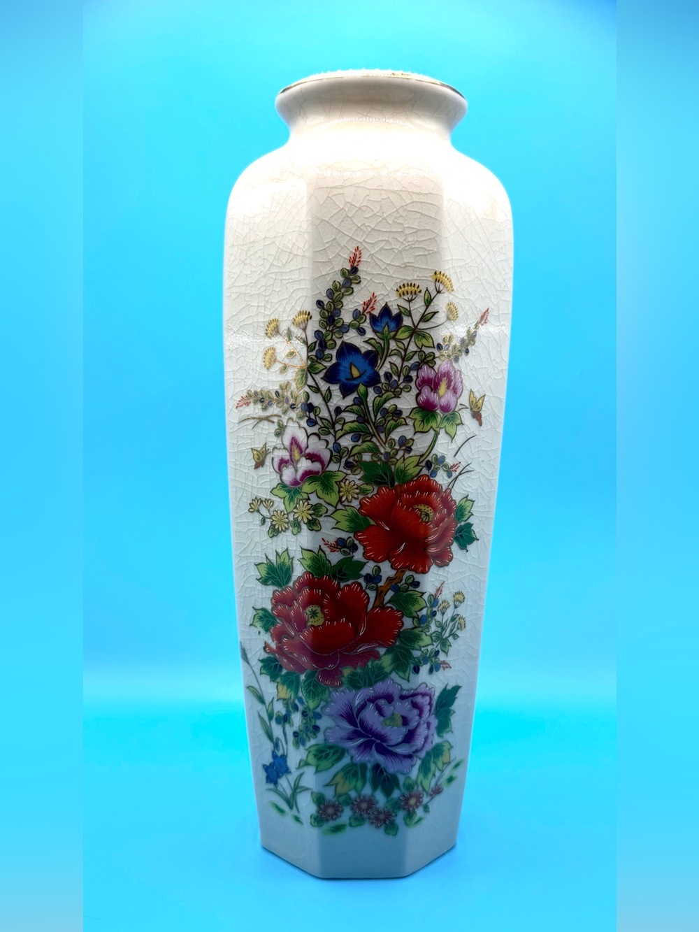 Vintage Japanese porcelain vase with Multicolor Bouquet Design